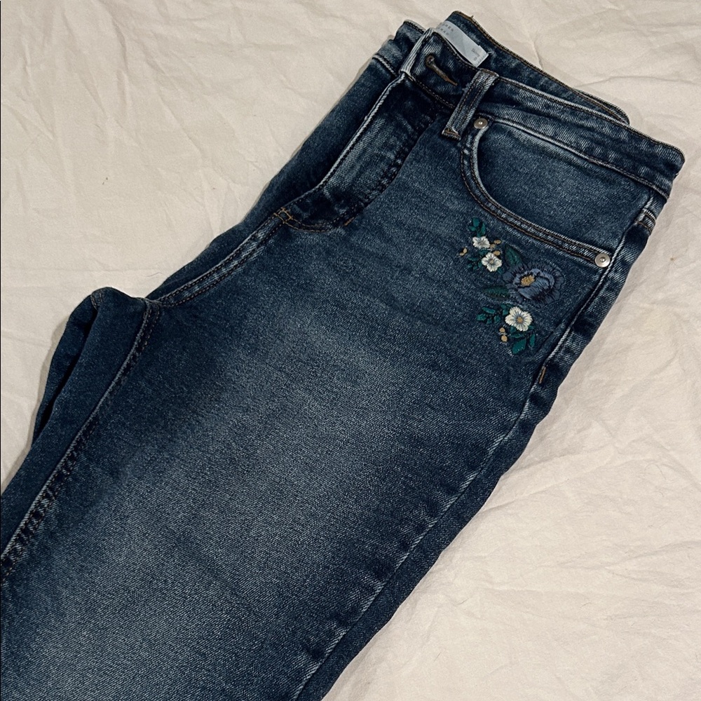 Lauren Conrad: Dark Blue Skinny Jeans with floral embroidery pocket detail